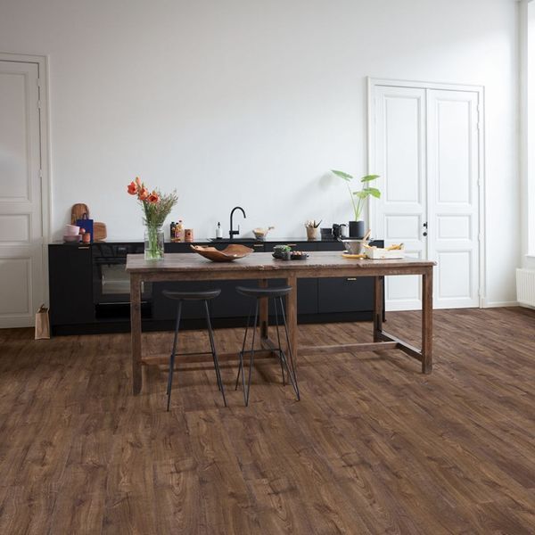 Виниловый пол Quick Step Bloom 40199 Дуб Осенний Шоколадный AVMPU40199 &mdash; изображение товара