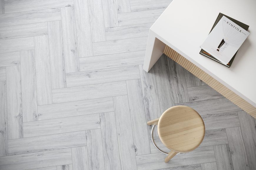 Виниловый пол Falquon The Floor Herringbone P1007 Ice Oak P1007H &mdash; изображение товара