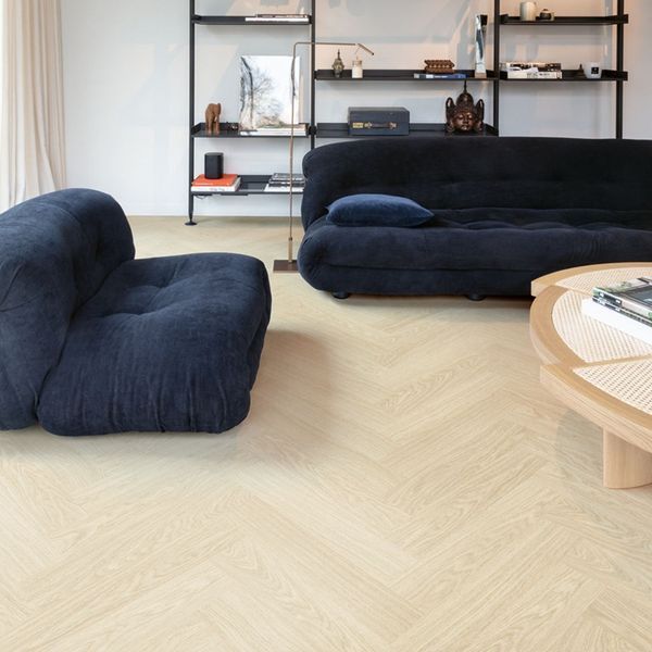 Виниловый пол Quick Step Ciro Herringbone 40361 Дуб чистый полярный AVHBU 40361 &mdash; изображение товара