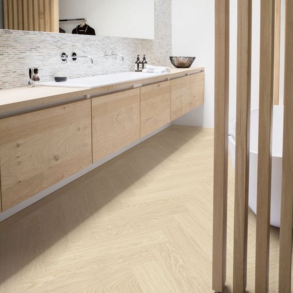 Виниловый пол Quick Step Ciro Herringbone 40361 Дуб чистый полярный AVHBU 40361 &mdash; изображение товара