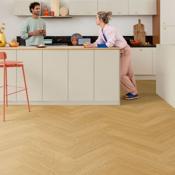 Виниловый пол Quick Step Ciro Herringbone 40360 Дуб чистый медовый AVHBU 40360 &mdash; изображение товара